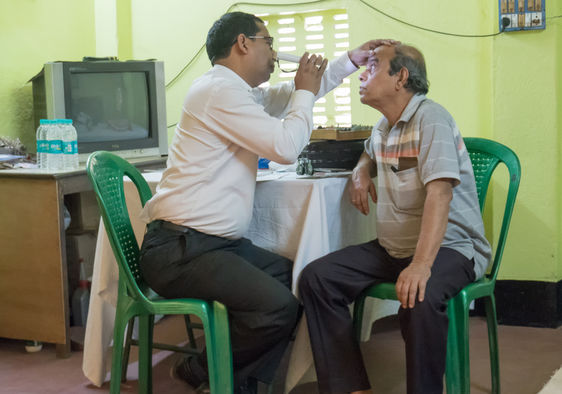 मुफ़्त चिकित्सा